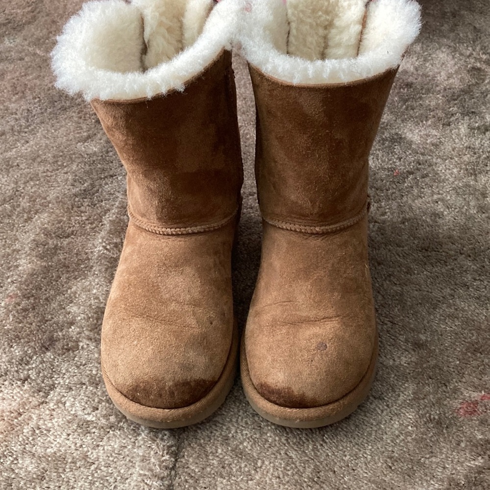 Girls UGG size 5